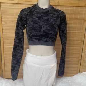 Gymshark Adapt Seamless Dry Long Sleeve Camo Crop Top shirt Small Black gray